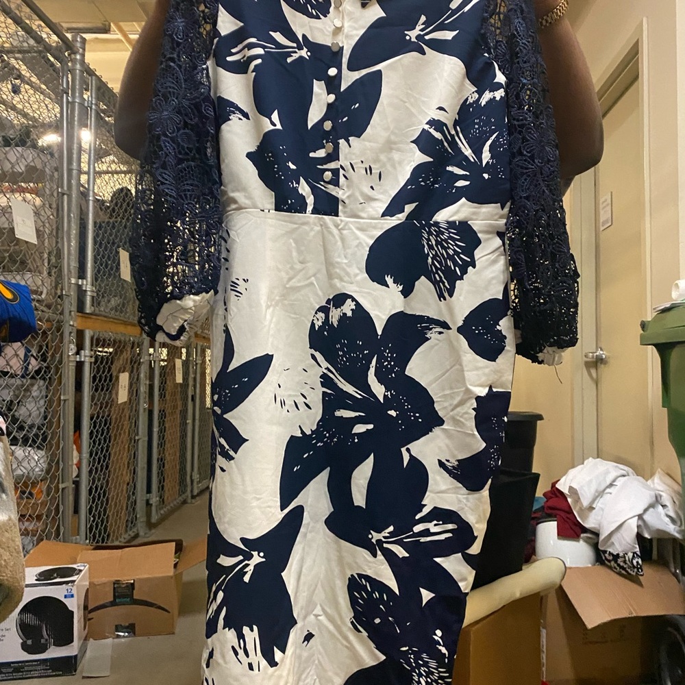 Dress - Picture 4 of 4